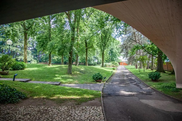 Il parco di Villa L'Alma.